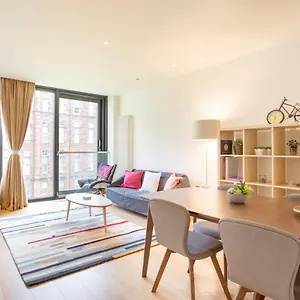 Apartment Quartermile Retreat With Parking, Edinburgh
