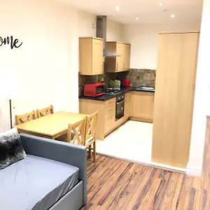 Greater Holiday Let @ Hanwell Apartamento Londres